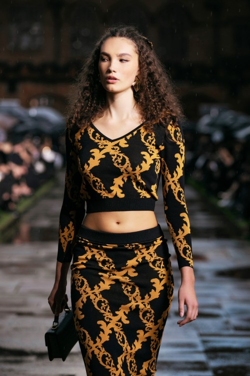 Sixdo Black Baroque Print Knit Top And Skirt Set